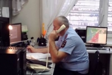 Полицейские провели для журналистов экскурсию по дежурной части УМВД